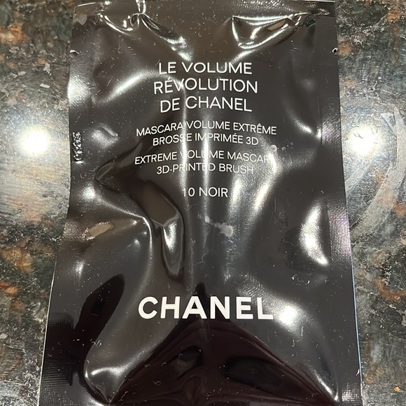 Travel size cosmetics.TSA ready. Authentic - Picture 2 of 9